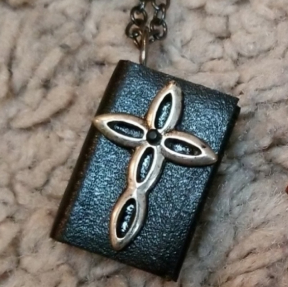 Black 18" chain book necklace